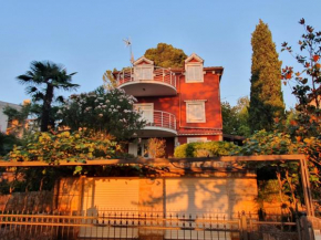 Villa Red Rose